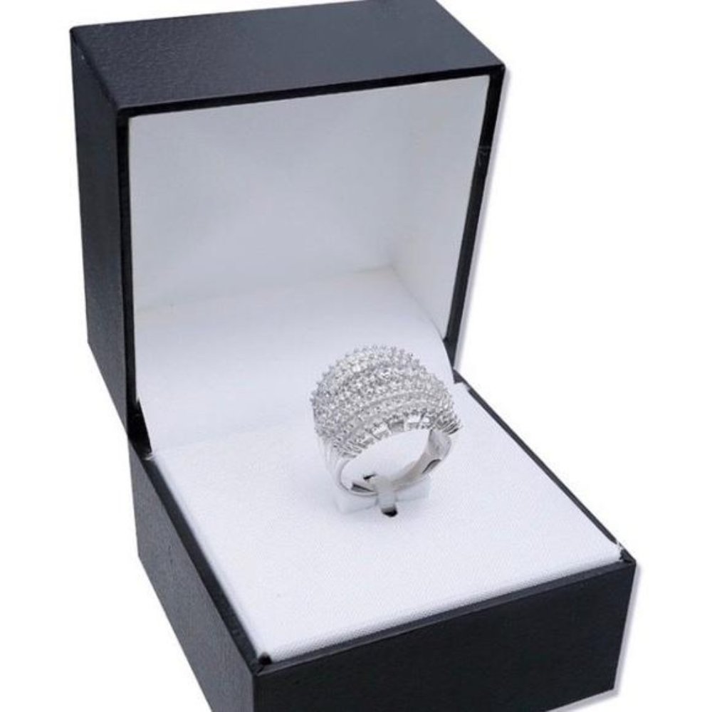 New Princess Cut 18 CT Silver Ring, cute Ring, shiny Ring. - Picture 4 of 4